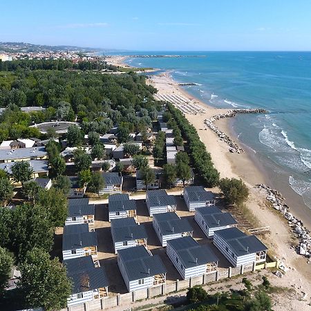 Stork Camping Village Roseto Degli Abruzzi Exteriör bild