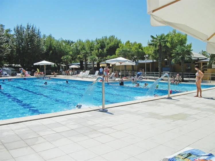 Stork Camping Village Roseto Degli Abruzzi Exteriör bild