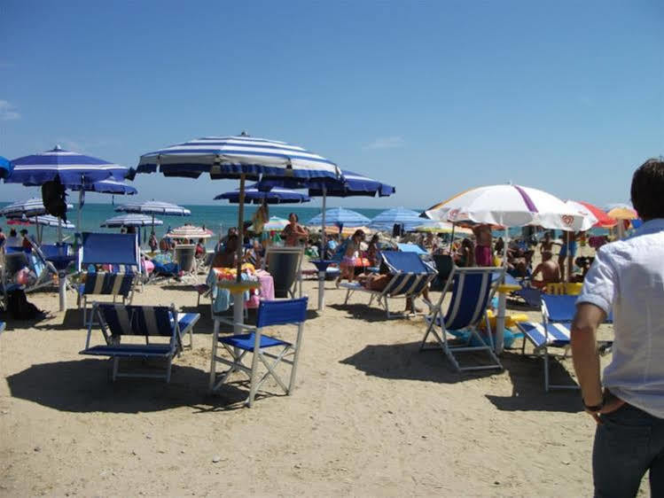 Stork Camping Village Roseto Degli Abruzzi Exteriör bild